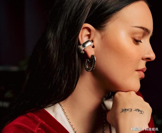 式耳机荣获“年度首选蓝牙耳机奖”瓦力棋牌Bose Ultra开放(图1) 式耳机荣获“年度首选蓝牙耳机奖”瓦力棋牌Bose Ultra开放(图1)